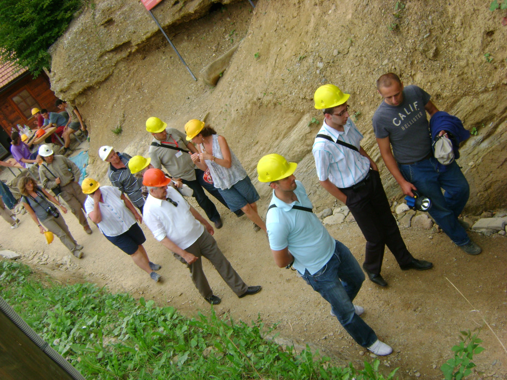 Ravne tunnels