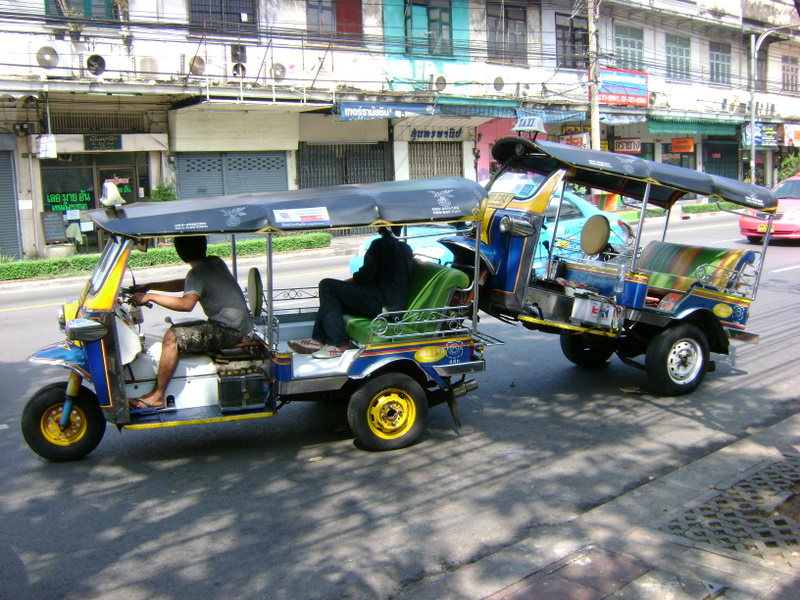 Tuk-tuk tow truck