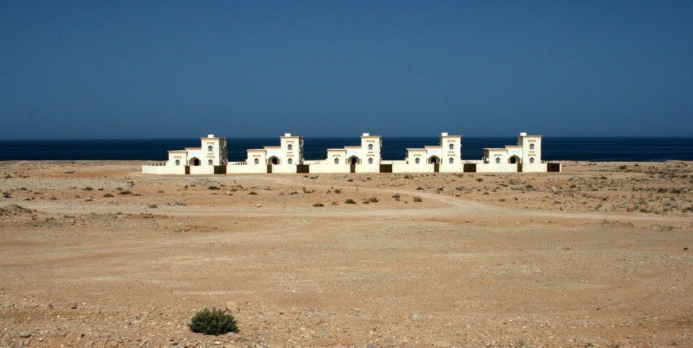 Between Muscat and Sur