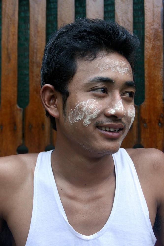 Restaurant waiter, Sittwe